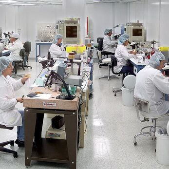 Đặc thù của phòng sạch điện tử cho sản xuất module camera và những yêu cầu kỹ thuật quan trọng