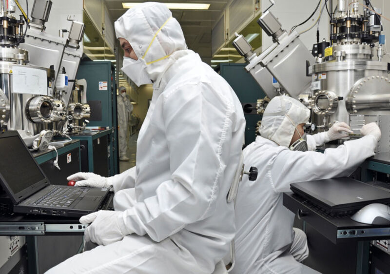 ESD và kiểm soát tĩnh điện trong phòng sạch