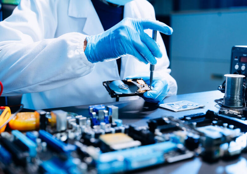 Phòng sạch điện tử là gì? Tiêu chuẩn nào quan trọng nhất trong sản xuất chip?