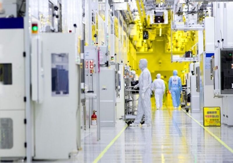 Nhiễu ion hóa trong phòng sạch điện tử mối nguy thầm lặng làm suy giảm chất lượng linh kiện CMOS